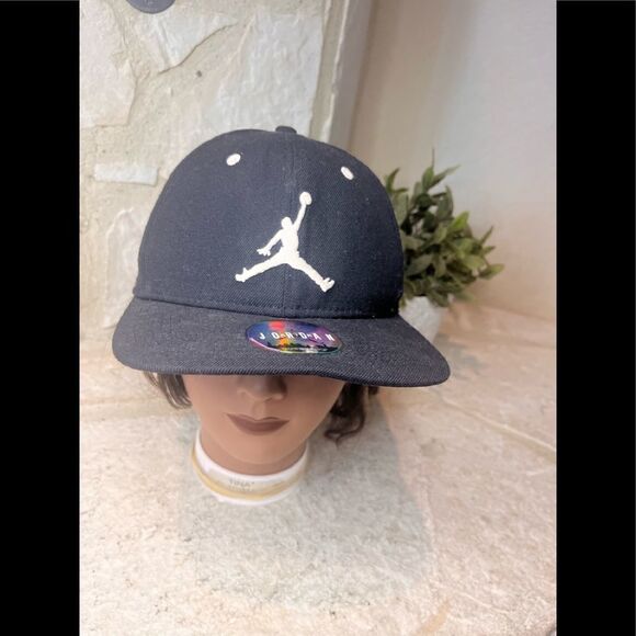 Jordan Jumpman black/white snapback cap - Picture 1 of 7